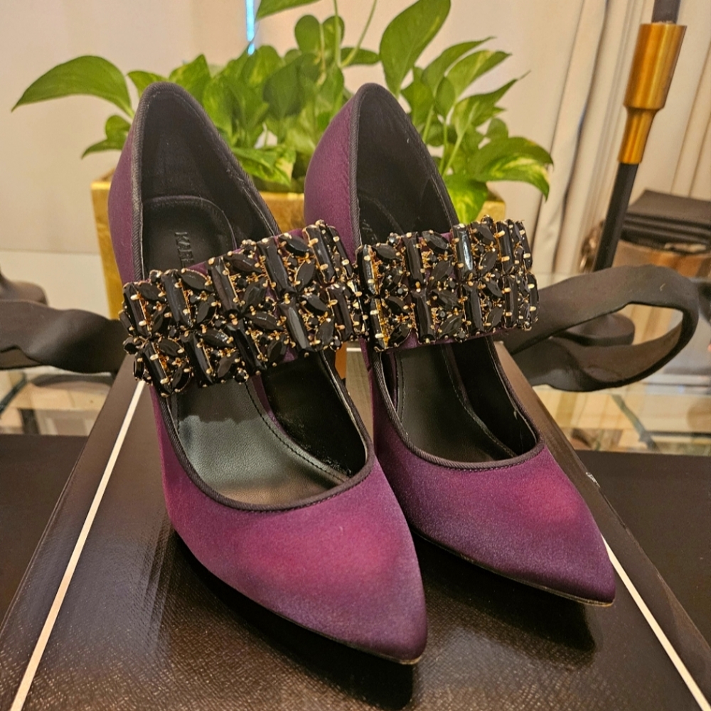 Karl Lagerfeld - Size 6.5 - Pristine Condition - Satin Embelished Pump